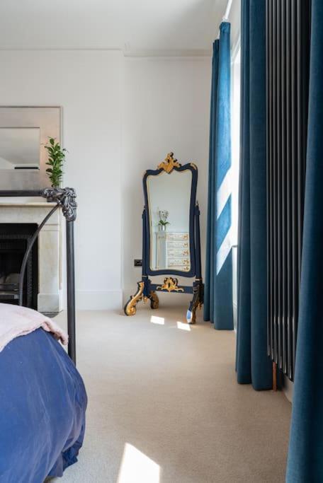 Luxury Duplex Penthouse On The With Panoramic Sea Views *