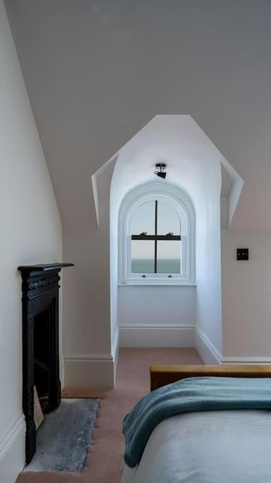 Luxury Duplex Penthouse On The With Panoramic Sea Views *